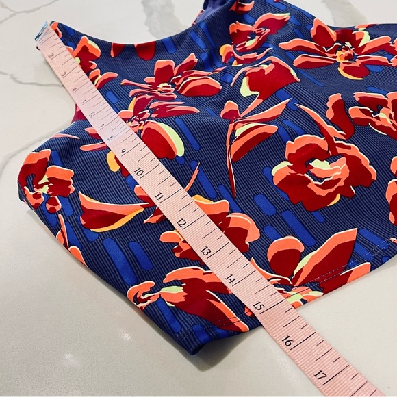 Athleta women's conscious crop printed top built-in shelf bra size small NWOT - Picture 8 of 8